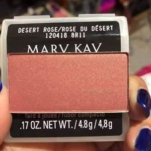 Mary kay Desert  Rose chromafusion  blush.